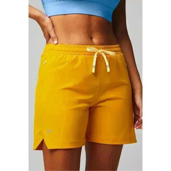 Fabletics The One Short - 5" Shorts - Size XL - New - GOLDEN RAY/LIGHT AMBER - Picture 1 of 9